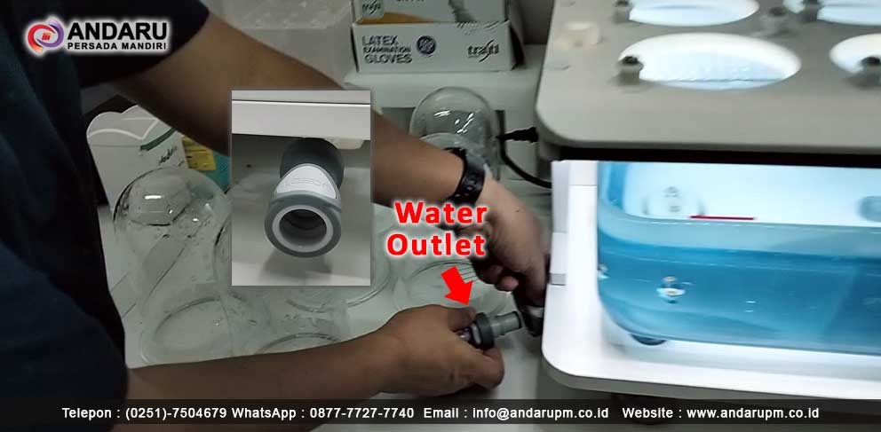 Bagian-Bagian Pada Dissolution Tester : Water Outlet