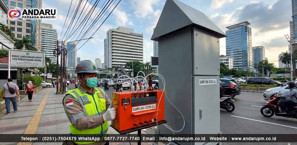 Ilustrasi pengambilan sampel udara untuk uji ozon Pengambilan sampel udara untuk uji ozon